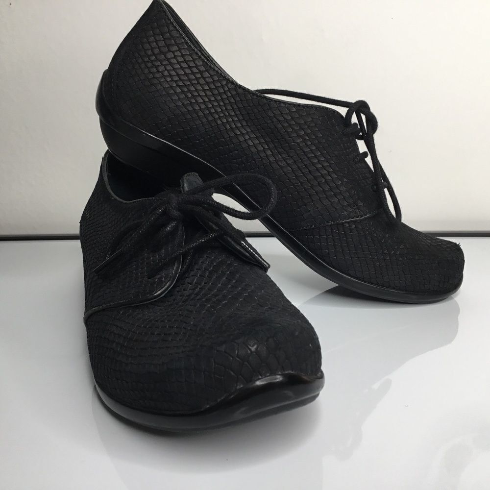 Dansko Olive Women's Black Snake Print Lace Up Shoes Size 37